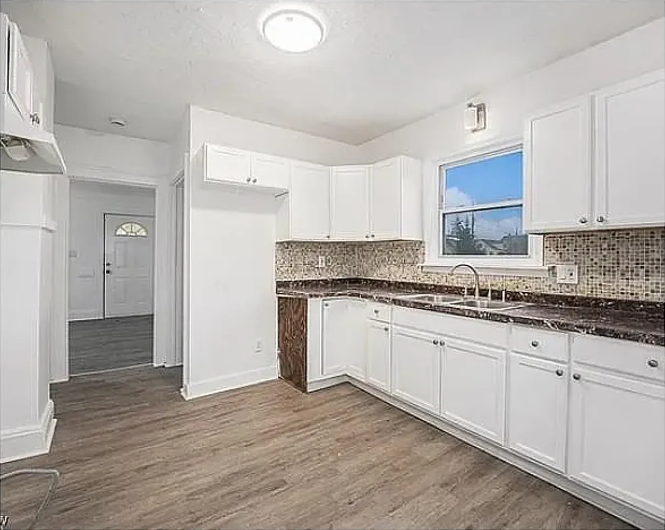 16174 Friend Ave — Photo 2