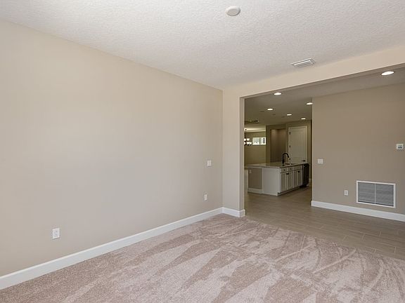 5th image of 935 Victoria Hills Dr S