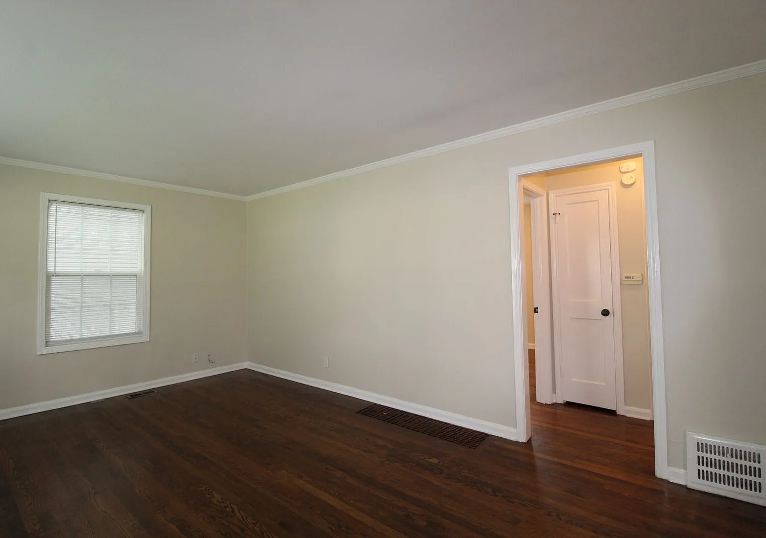 September FREE On This 2 Bedroom 1 Bath Home in Roeland Park — Photo 3