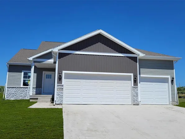 2887 Meadow Ct, Hiawatha, IA 52233