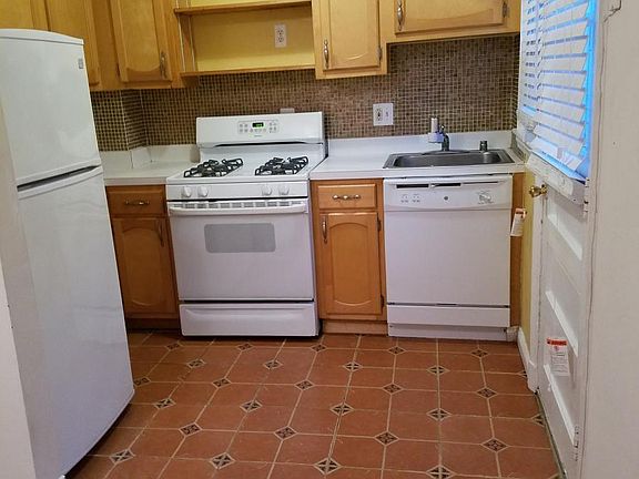 2nd image of 1810 E West Hwy #1810