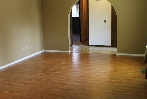 5th image of 11141 Folkstone Dr