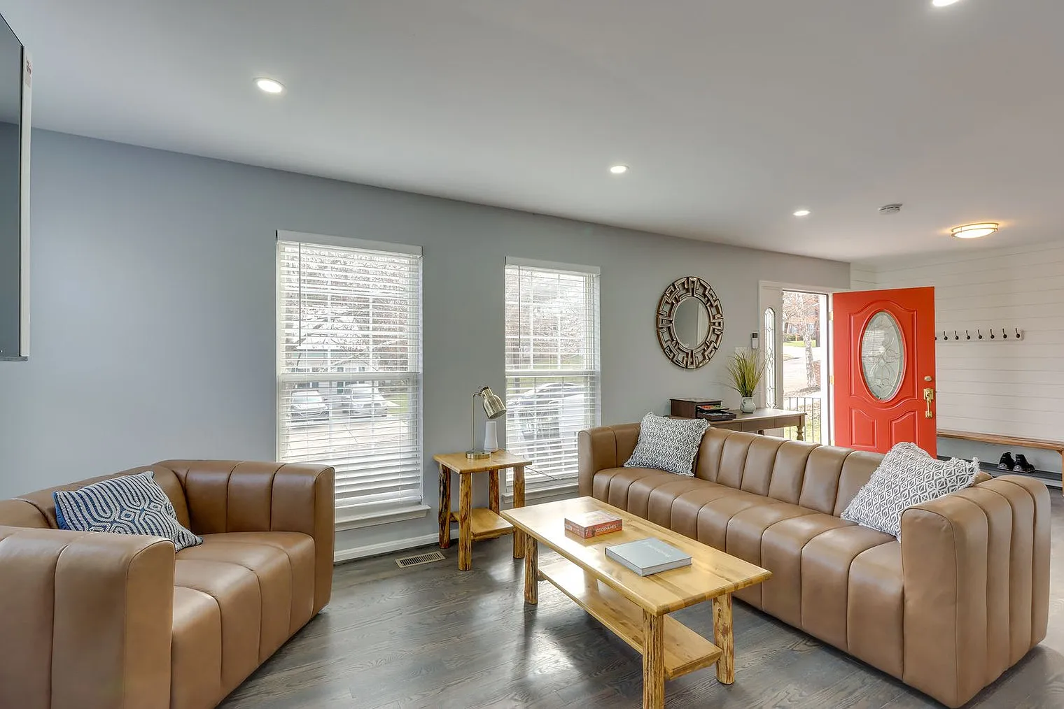 4 bed, 2.0 bath, 1991 sqft, $4,743 — Photo 1