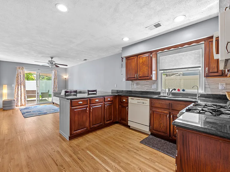 161 River Dr — Photo 8