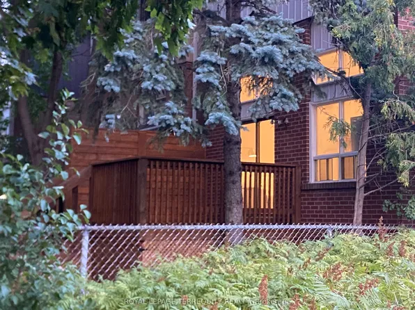 28 Festival Dr, Toronto, ON M2R 3V1