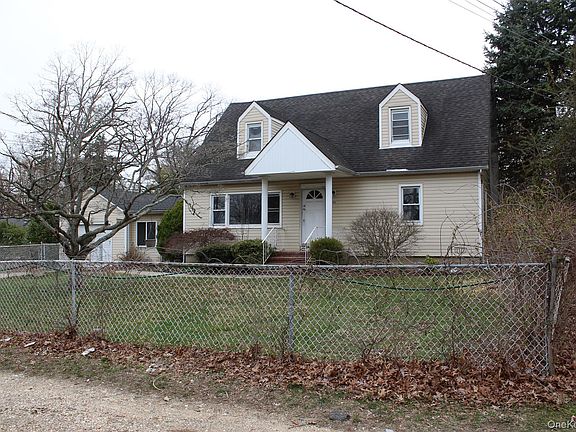 2nd image of 1354 Manor Lane