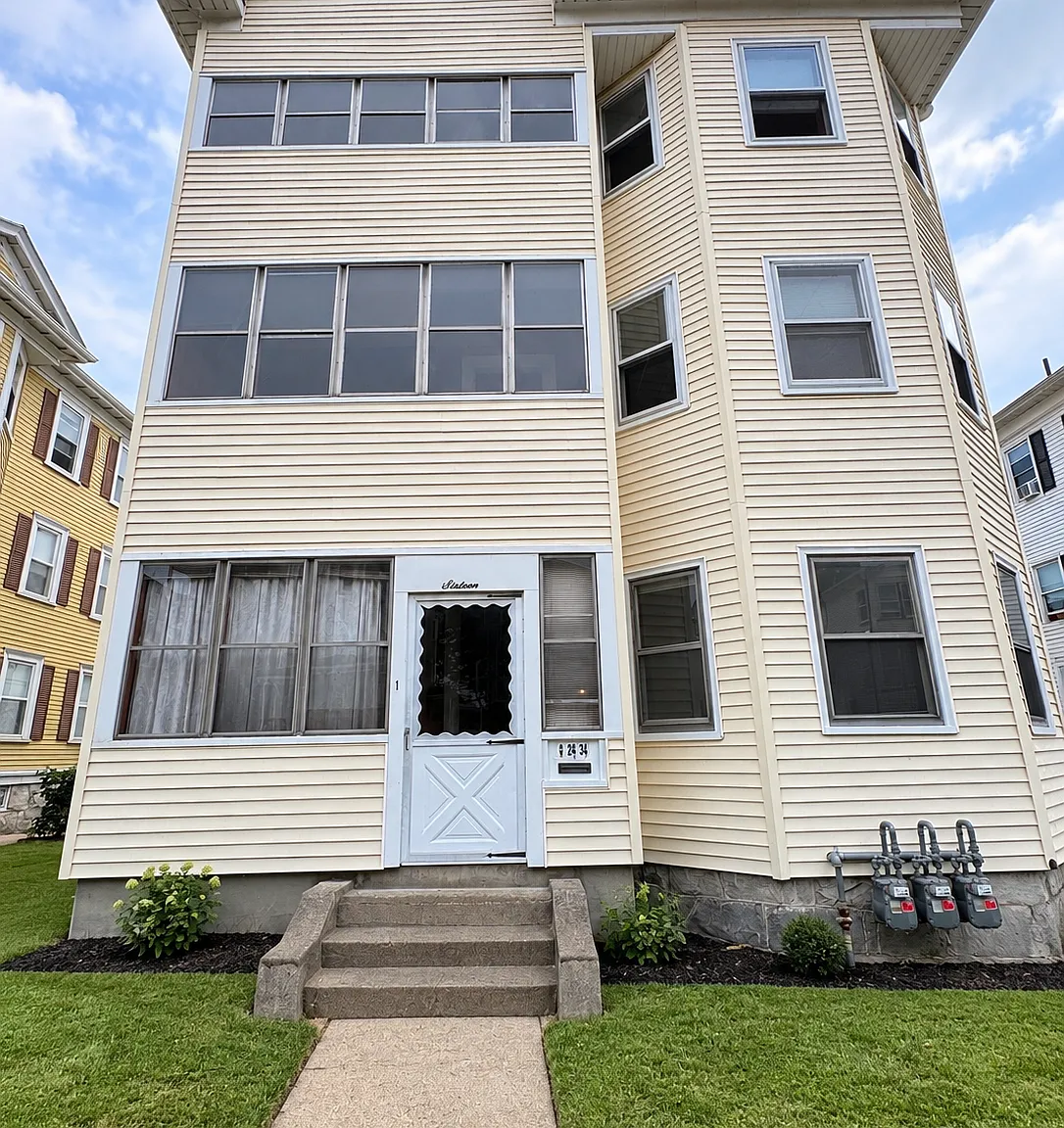 3 bed, 1249 sqft, $1,945 — Photo 3