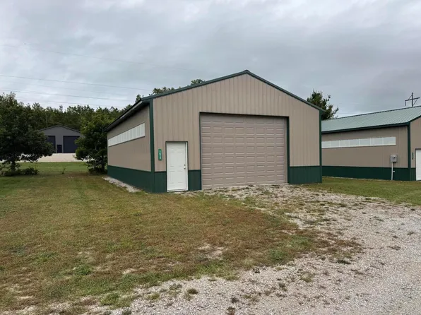 1612 Storage Ln, Indian River, MI 49749
