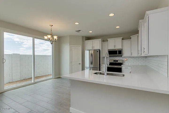 3 bed, 2.5 bath, 1710 sqft, $2,345 — Photo 3