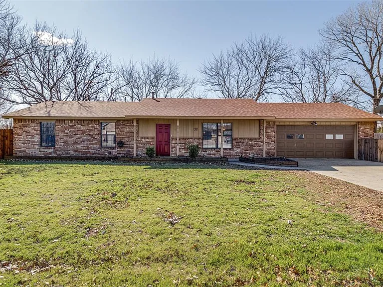311 W Fern St — Photo 1