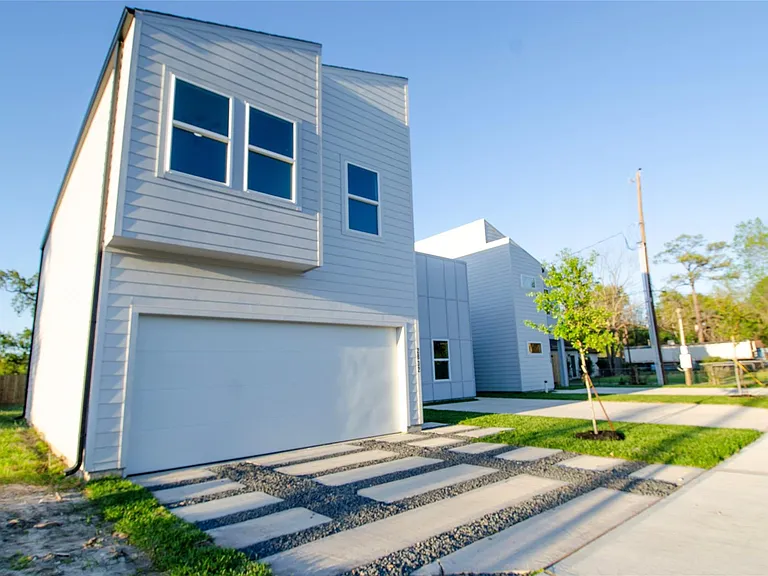 2832 Mansfield St — Photo 3