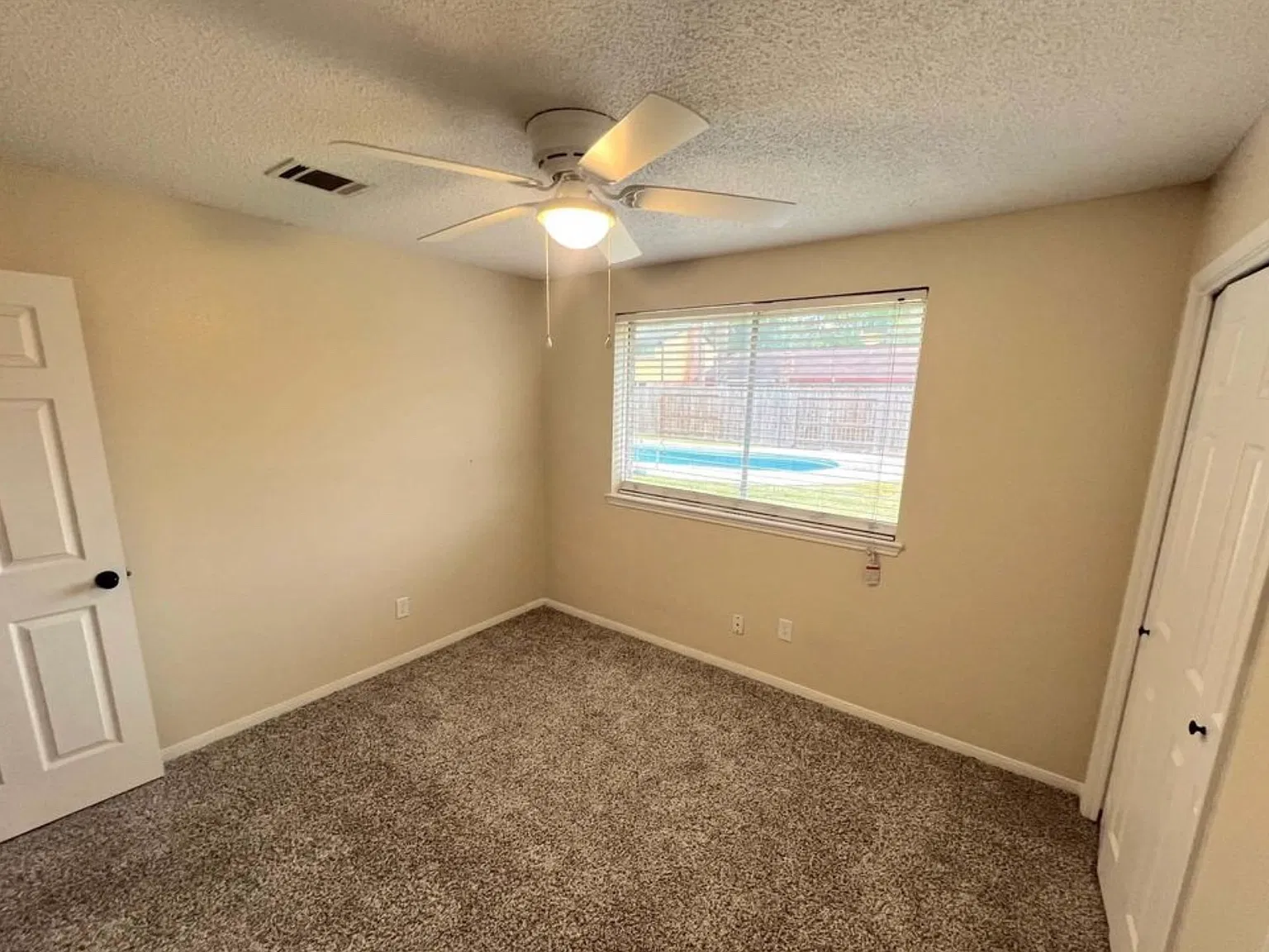 1 bed, 1500 sqft, $600 — Photo 1