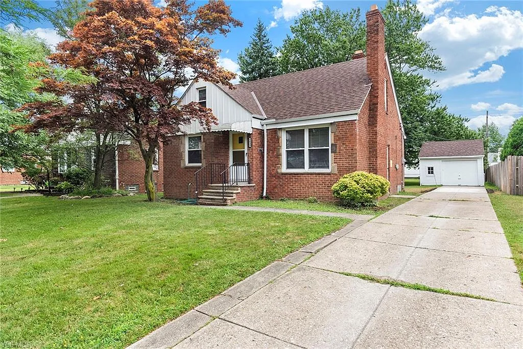 1633 Temple Ave photo 1