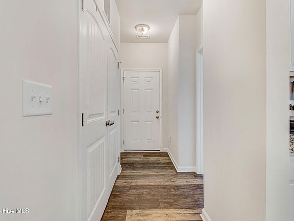 3rd image of 201 Timberline Oak Drive