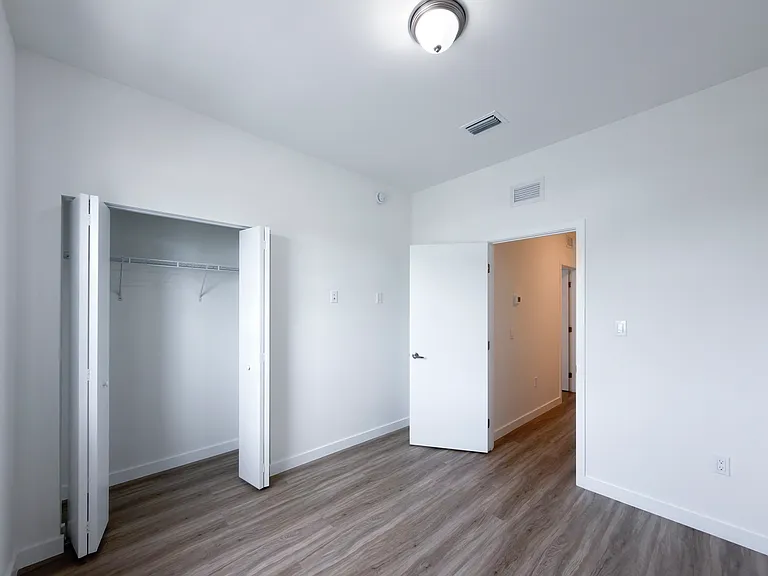 122 NW 10th Pl — Photo 21