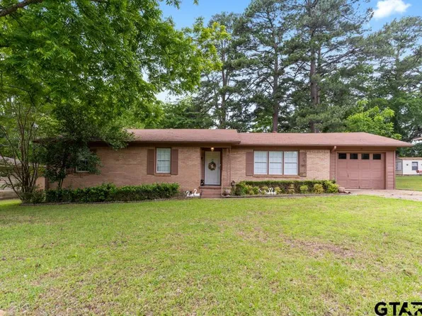 211 Mountain View Dr, Daingerfield, TX 75638