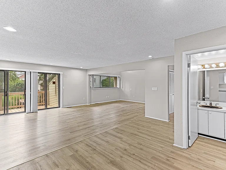 5317 Fairway Ln — Photo 2