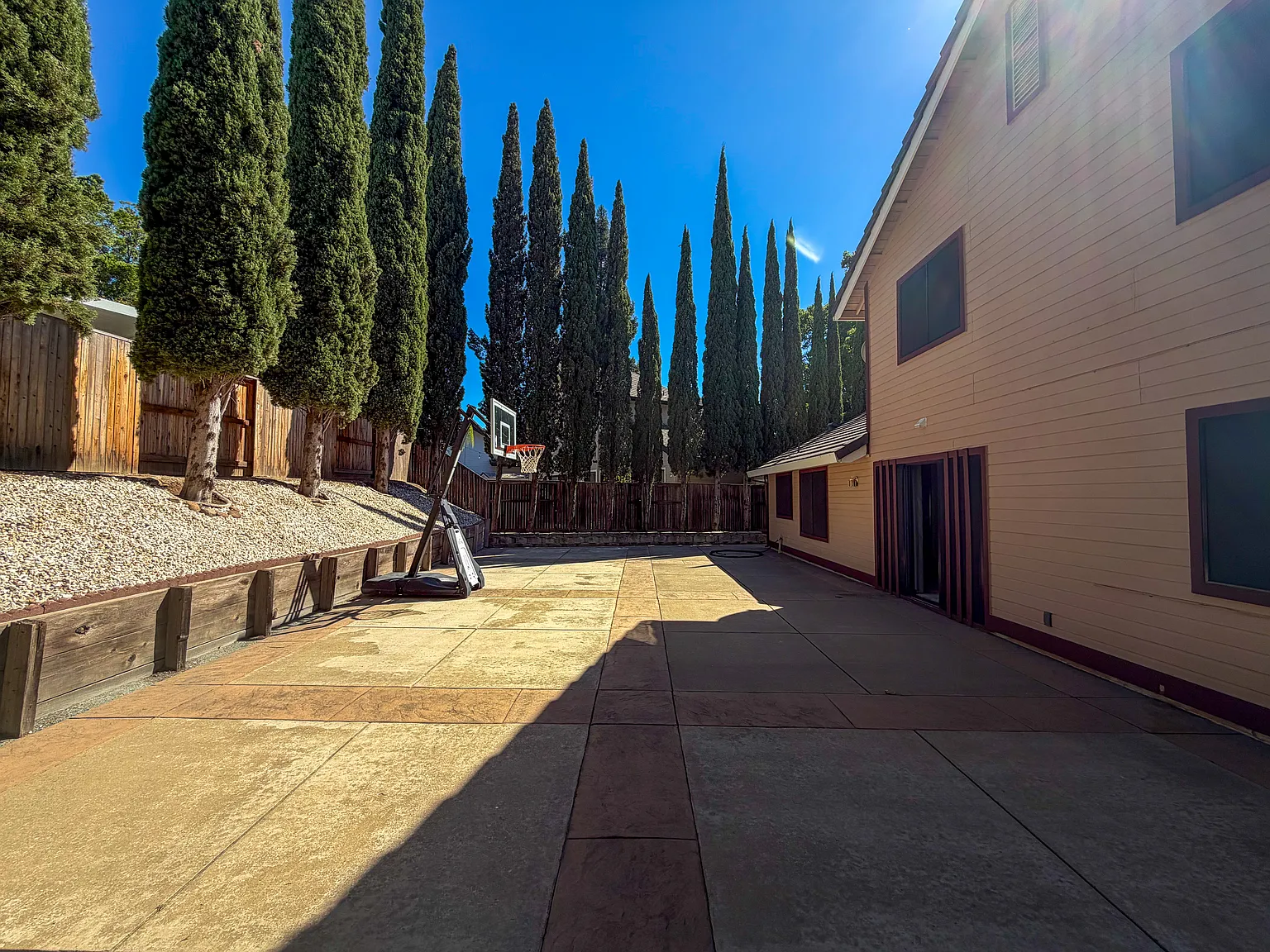 4 bed, 2262 sqft, $3,200 — Photo 3