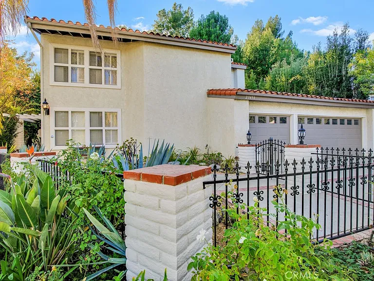 23450 Park Hermosa — Photo 1