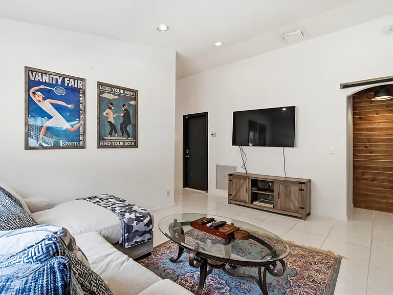 5690 Green Island Dr — Photo 9