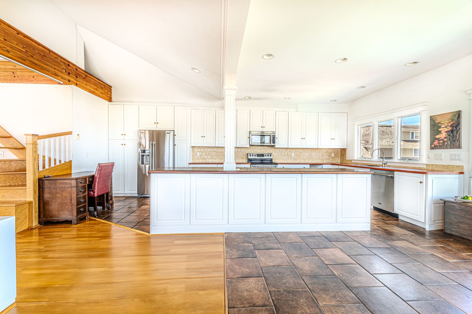  with Stainless Steel Appliances