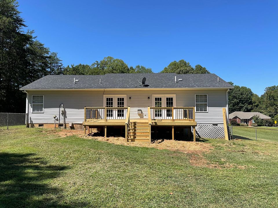 2nd image of 155 Arrowhead Dr