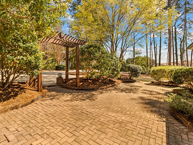 118 Revere Dr — Photo 42