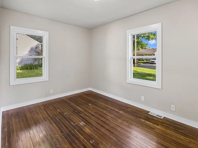 417 E Wall Ave — Photo 10