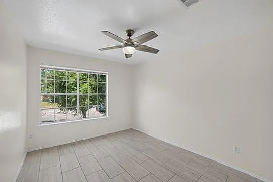 813 Settlement St — Photo 9