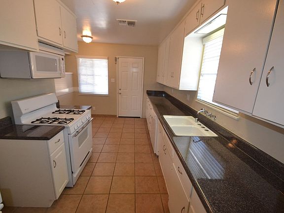 3rd image of 5482 Elm Ave