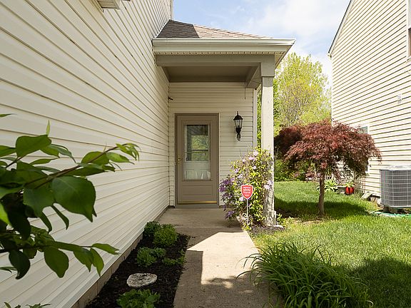 4th image of 11618 Signet Ln
