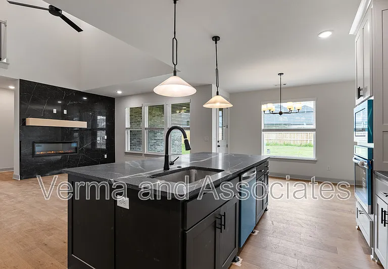 1121 Whistler St — Photo 20