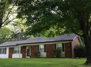 206 Ravenwood Ct, King, NC 27021