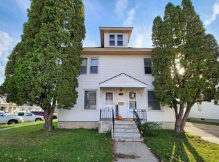 115 N Madison St, Manchester, IA 52057