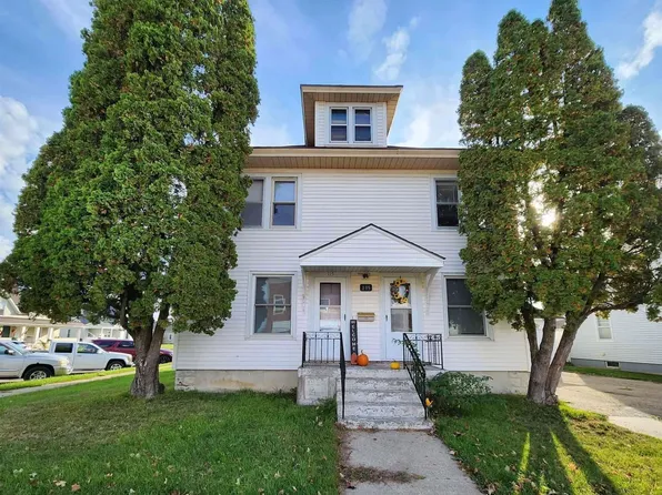 115 N Madison St, Manchester, IA 52057