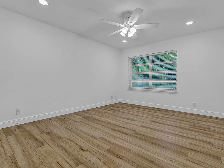 10290 NW 60th Pl — Photo 40