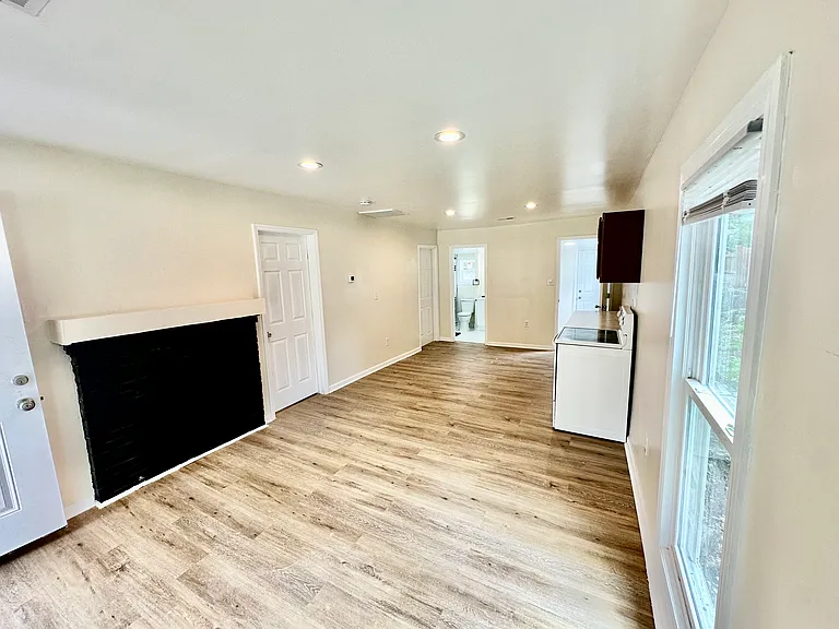 2228 Tate St — Photo 7