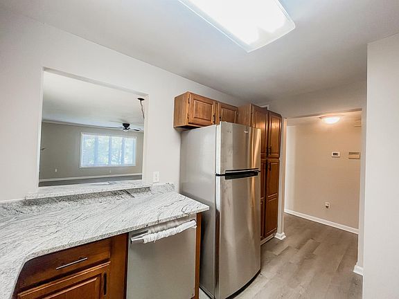 3rd image of 201 Northlake Dr