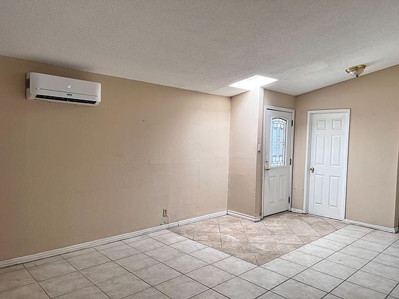 4th image of 1206 Glenelder Ave