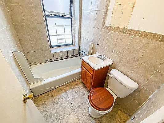 2nd image of 530 E 139th St #206