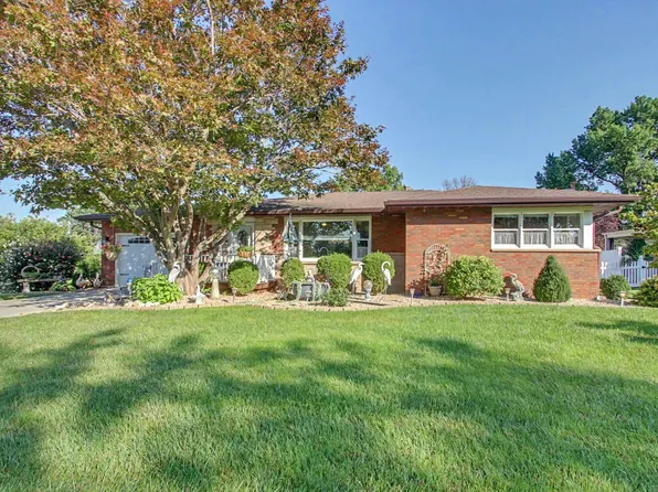 3931 Holiday Dr, Quincy, IL 62305