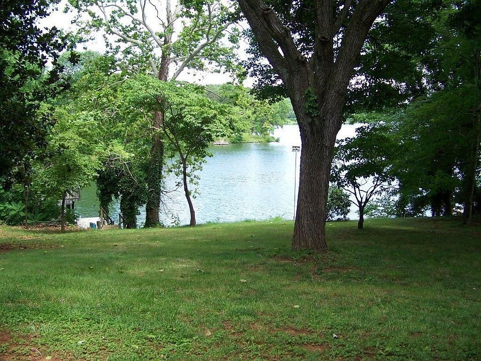 2nd image of 1296 Loggers Rd