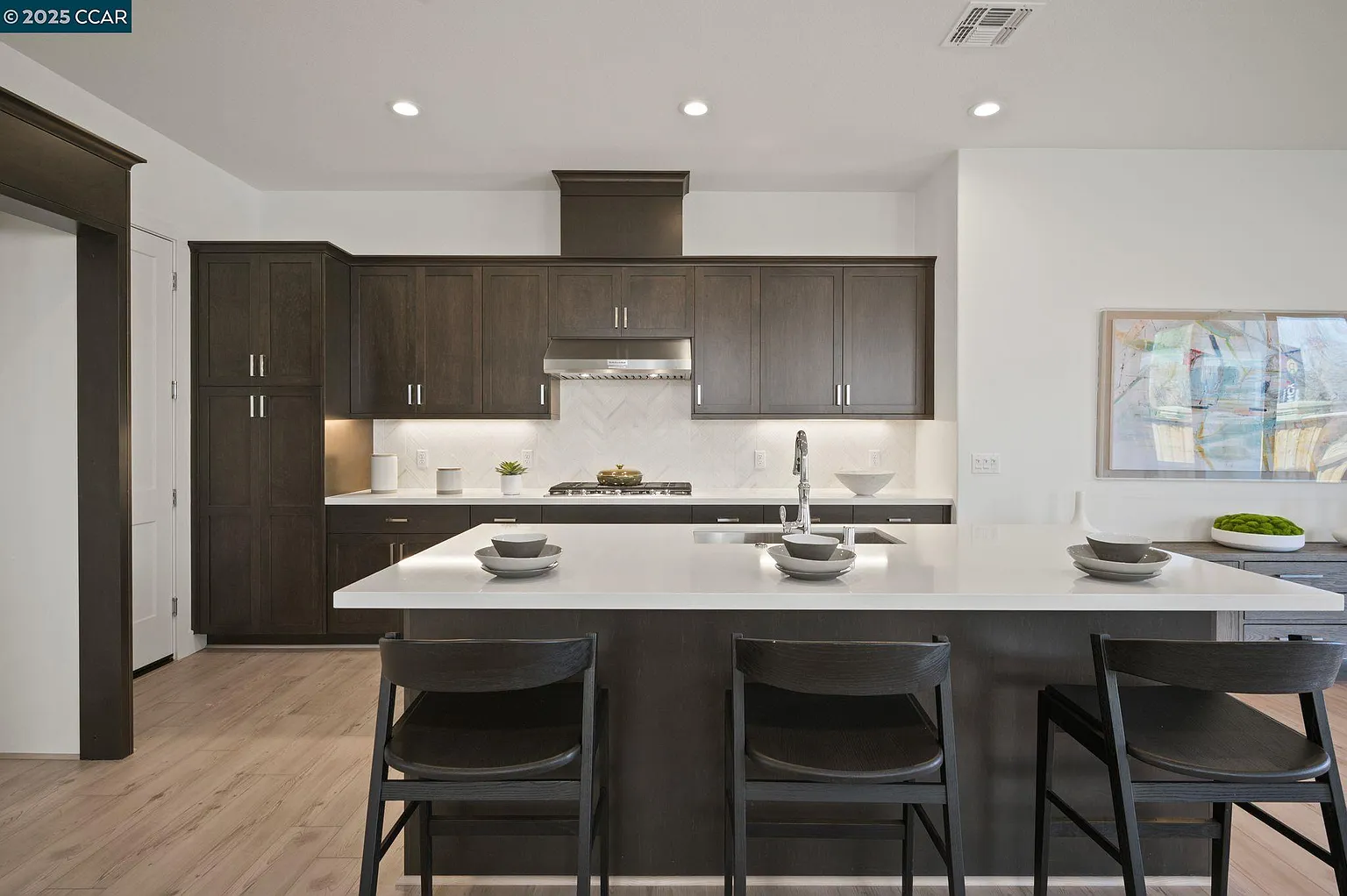 2826 Lakeshore Ave photo 1