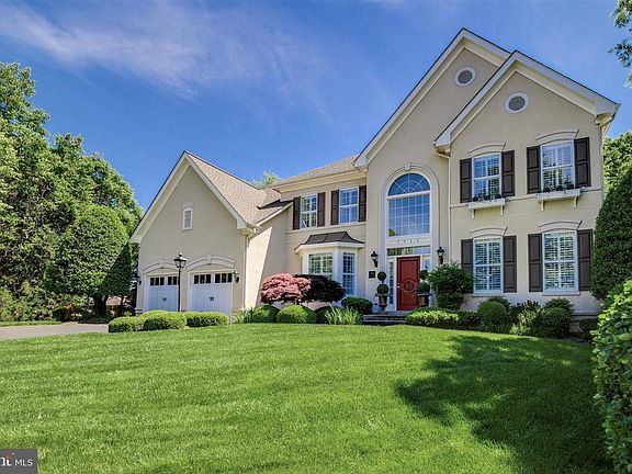 3rd image of 7711 Royal Sydney Dr