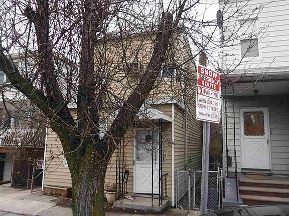 3rd image of 153 Mallory Ave