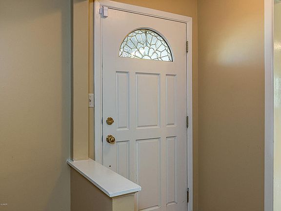 3rd image of 404 Foster Ln
