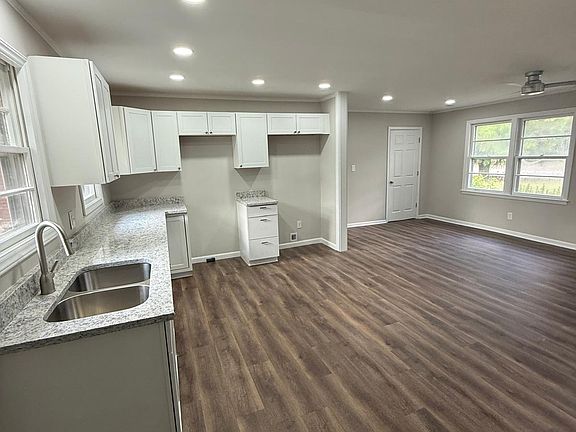 5th image of 2242 Garrison St