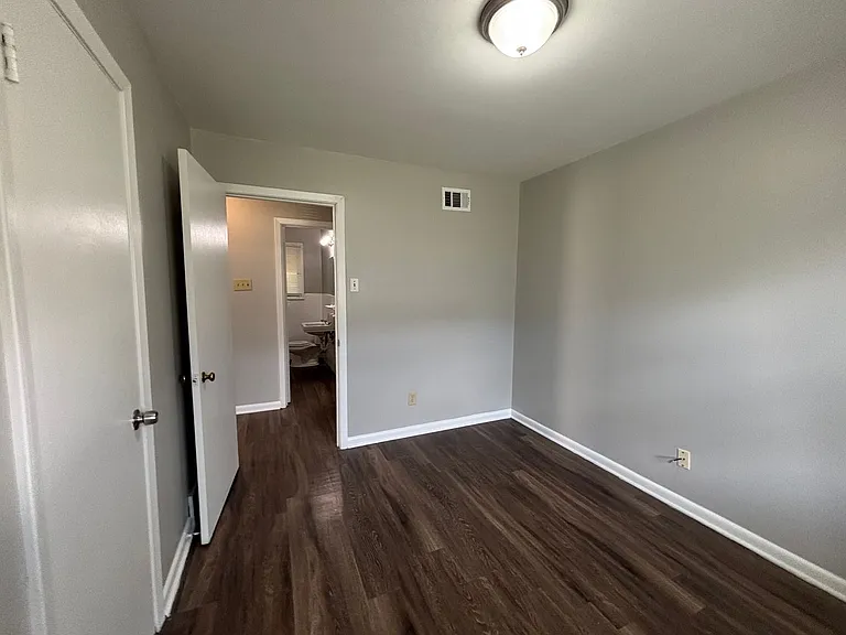2160 Saint Elmo Ave — Photo 19