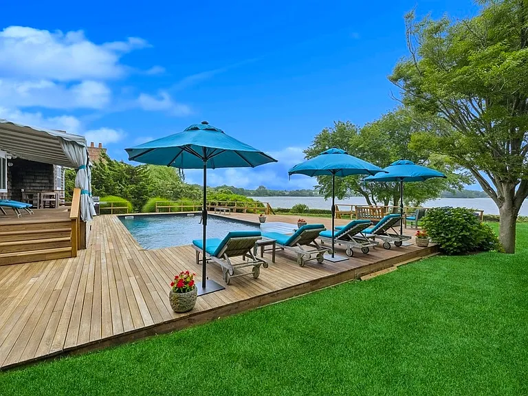 70 Mill Pond Ln — Photo 2