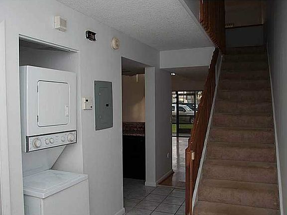 3rd image of 4325 SW 70th Ter